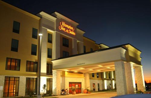 Bastrop Hotel | Comfortable Stay at Hampton Inn & Suites Bastrop with Pool