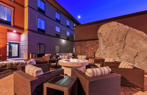 Southern Crossing Hotel | Family-Friendly Hampton Inn & Suites Bend with Pool Access