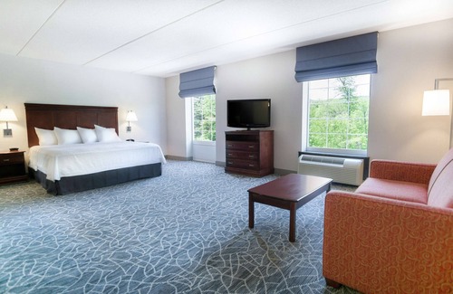 Lenox Hotel | Explore Comfort at Hampton Inn & Suites Berkshires-Lenox