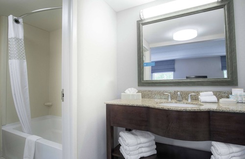 Lenox Hotel | Explore Comfort at Hampton Inn & Suites Berkshires-Lenox
