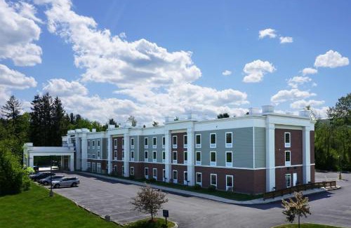 Lenox Hotel | Discover Hampton Inn & Suites Berkshires-Lenox Hotel
