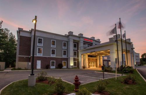 Lenox Hotel | Discover Hampton Inn & Suites Berkshires-Lenox Hotel