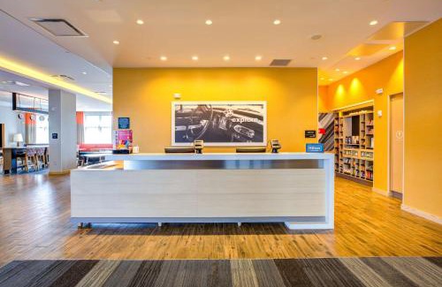 Waltham Hotel | Elegant Stay at Hampton Inn & Suites Boston/Waltham
