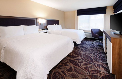 Bremerton Hotel | Welcoming Hampton Inn & Suites Bremerton with Pool & Spa