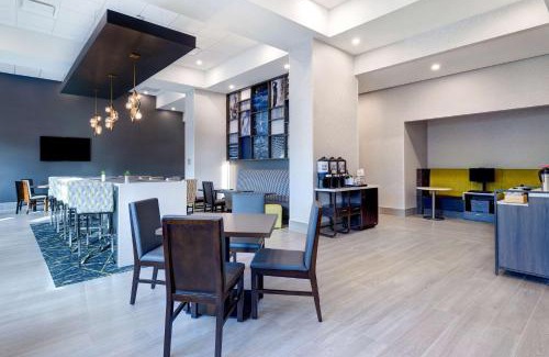 Burlington Hotel | Inviting Hampton Inn & Suites Burlington: Pet-Friendly Escape