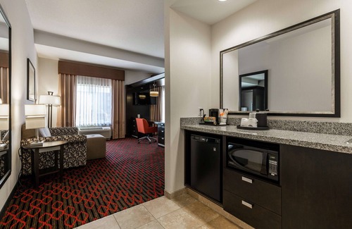 South Lethbridge Hotel | Relax at Hampton Inn & Suites with Pool and Spa Amenities