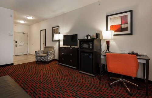 South Lethbridge Hotel | Relax at Hampton Inn & Suites with Pool and Spa Amenities