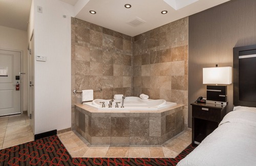 South Lethbridge Hotel | Relax at Hampton Inn & Suites with Pool and Spa Amenities