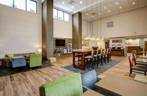Aberdeen Hotel | Pet Friendly Getaway at Hampton Inn & Suites Baltimore