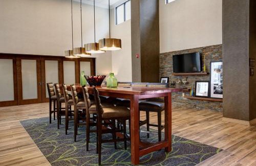 Aberdeen Hotel | Pet Friendly Getaway at Hampton Inn & Suites Baltimore
