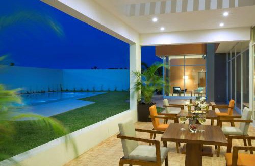 Paraiso Hotel | Beachfront Bliss at Hampton Inn & Suites by Hilton Paraiso