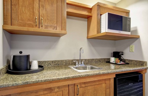 Guelph Hotel | Comfortable Stay at Hampton Inn & Suites by Hilton - Guelph