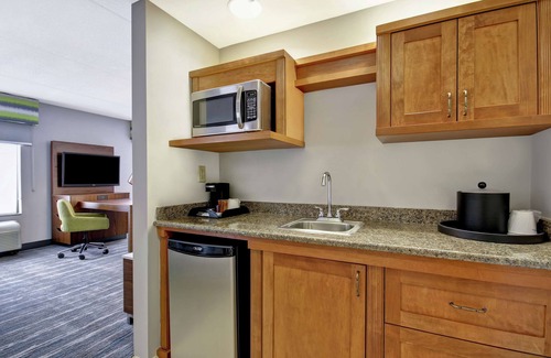 Guelph Hotel | Comfortable Stay at Hampton Inn & Suites by Hilton - Guelph