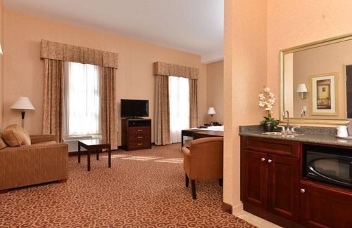 Leduc Hotel | Convenient Stay at Hampton Inn & Suites Edmonton Airport