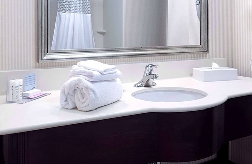 Leduc Hotel | Convenient Stay at Hampton Inn & Suites Edmonton Airport