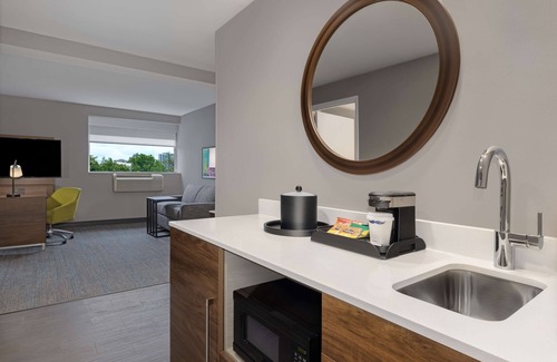 Church and Wellesley Hotel | Guest Rated 9/10: Hampton Inn & Suites Toronto Downtown