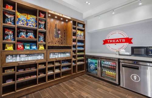 Church and Wellesley Hotel | Guest Rated 9/10: Hampton Inn & Suites Toronto Downtown