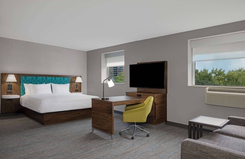 Church and Wellesley Hotel | Guest Rated 9/10: Hampton Inn & Suites Toronto Downtown