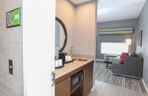 West Chester Hotel | Discover Hampton Inn & Suites: Family-Friendly Amenities Await