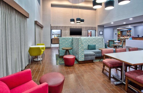 Caloosahatchee Hotel | Discover Hampton Inn & Suites Cape Coral: Family-Friendly Stay