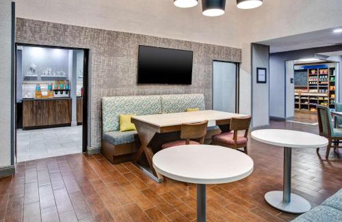 Caloosahatchee Hotel | Discover Hampton Inn & Suites Cape Coral: Family-Friendly Stay