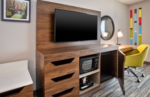Caloosahatchee Hotel | Discover Hampton Inn & Suites: Pet-Friendly in Cape Coral