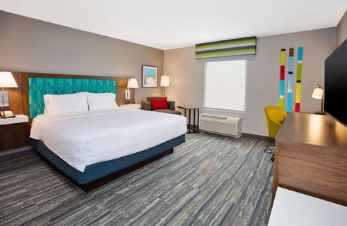 Caloosahatchee Hotel | Discover Hampton Inn & Suites: Pet-Friendly in Cape Coral
