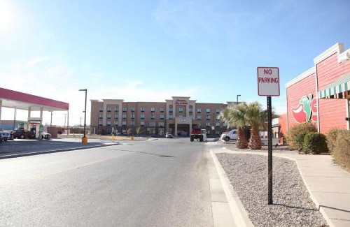 Carlsbad Hotel | Pet-Friendly Retreat at Hampton Inn & Suites Carlsbad