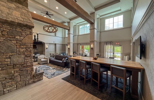 Sapphire Hotel | Welcoming Hampton Inn & Suites in Cashiers Sapphire Valley