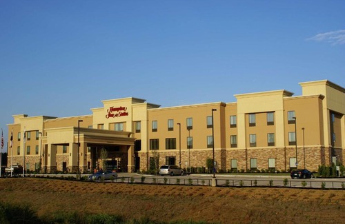 Center Hotel | Discover Hampton Inn & Suites Center with Pet-Friendly Amenities