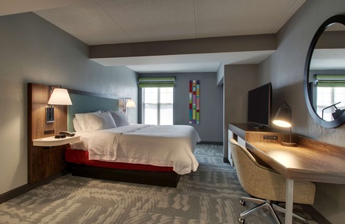 Aurora Hotel | Discover Hampton Inn & Suites Chicago/Aurora with Pool & Spa
