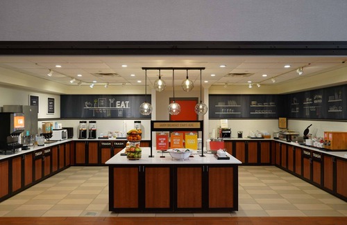 Aurora Hotel | Discover Hampton Inn & Suites Chicago/Aurora with Pool & Spa