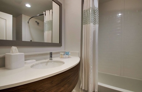 Aurora Hotel | Discover Hampton Inn & Suites Chicago/Aurora with Pool & Spa