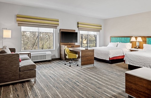 Dent Hotel | Pet-Friendly Retreat at Hampton Inn & Suites Cincinnati West
