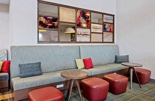 Dent Hotel | Pet-Friendly Retreat at Hampton Inn & Suites Cincinnati West
