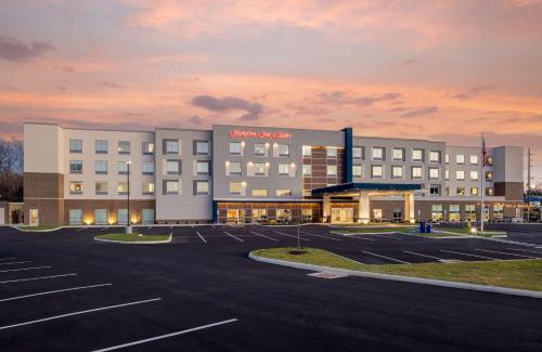 Dent Hotel | Pet-Friendly Retreat at Hampton Inn & Suites Cincinnati West