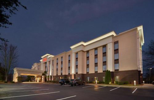 Clinton Hotel | Discover Hampton Inn & Suites Clinton: Pet-Friendly Retreat
