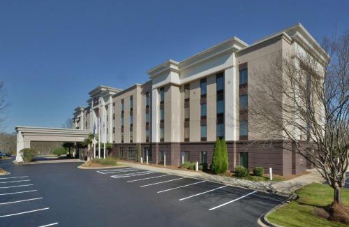 Clinton Hotel | Discover Hampton Inn & Suites Clinton: Pet-Friendly Retreat