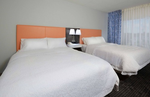 Clinton Hotel | Discover Hampton Inn & Suites Clinton with Pool & Breakfast