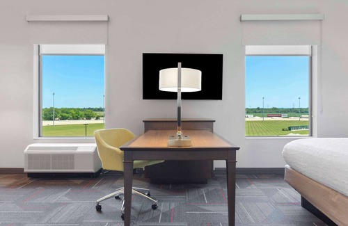 Columbus Hotel | Experience Comfort at Hampton Inn & Suites Columbus Scioto Downs