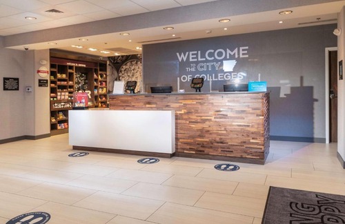 Conway Hotel | Pet-Friendly Retreat at Hampton Inn & Suites Conway
