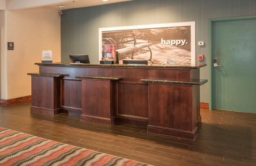 Englewood Hotel | Convenient Hampton Inn & Suites Dayton-Airport with Pool