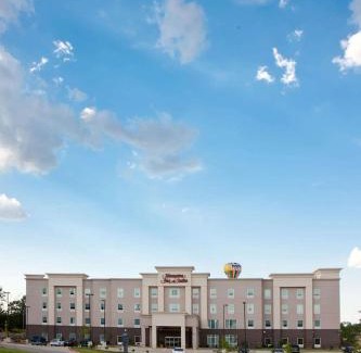 Denison Hotel | Comfort Awaiting at Hampton Inn & Suites Denison
