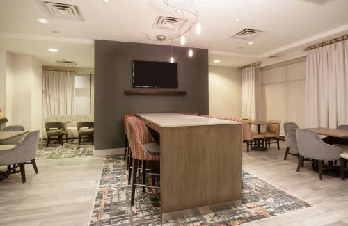 Uptown Hotel | Pet-Friendly Hampton Inn & Suites in Downtown Denver