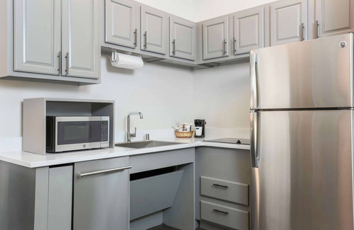 Hampden South Hotel | Relax at Hampton Inn & Suites Denver Tech Center with Pool