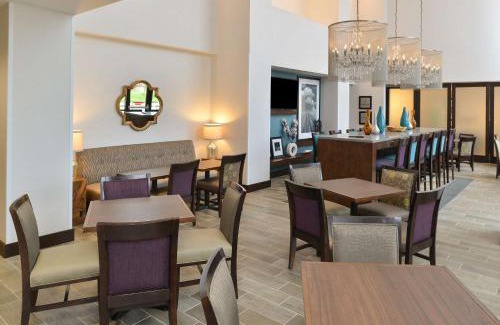 Court Avenue Entertainment District Hotel | Discover Hampton Inn & Suites in Downtown Des Moines