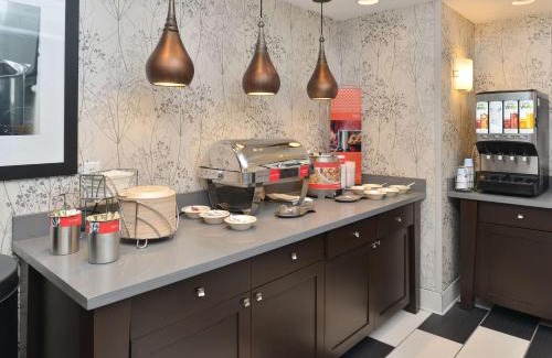 Court Avenue Entertainment District Hotel | Discover Hampton Inn & Suites in Downtown Des Moines