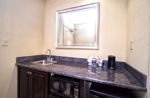 Elk City Hotel | Inviting Hampton Inn & Suites Elk City with Pool and Dining