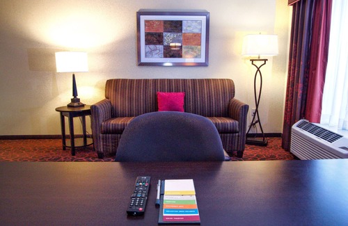 Elk City Hotel | Inviting Hampton Inn & Suites Elk City with Pool and Dining