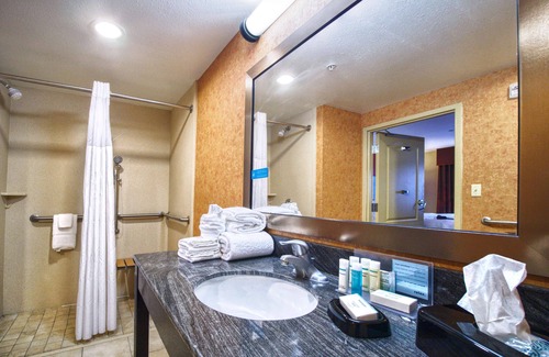 Elk City Hotel | Inviting Hampton Inn & Suites Elk City with Pool and Dining